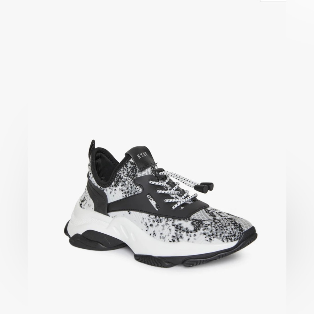 LIKE NEW Steve Madden NY90 sneakers black and white